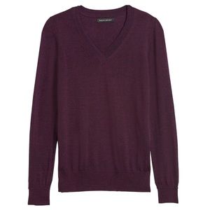 Banana Republic 100% merino wool v-neck sweater